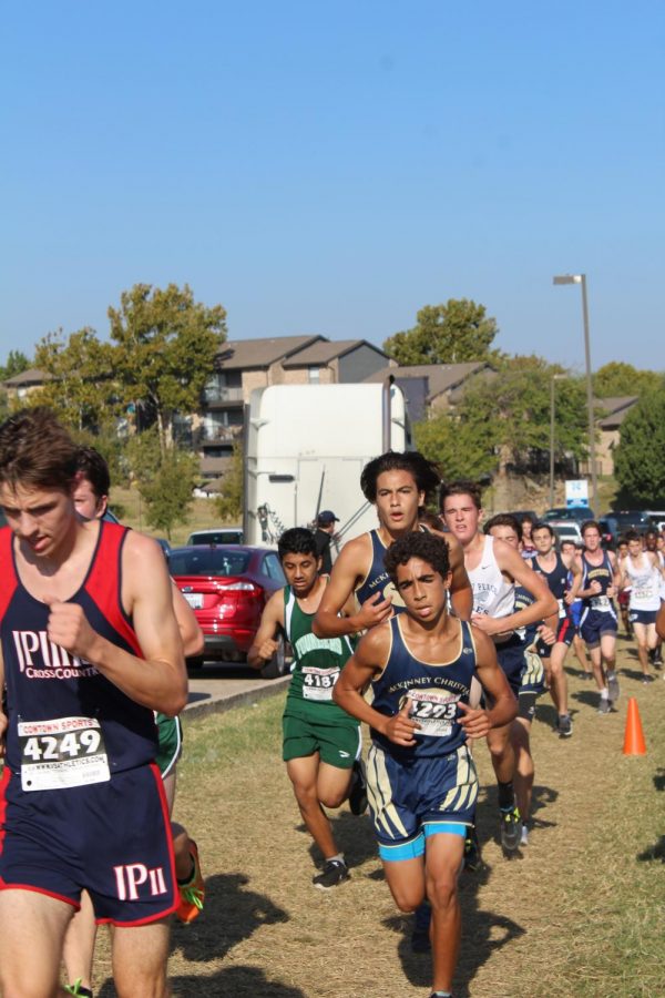 Marco Cueva, 12, ad Maliq Brock, 9, run their race at a steady pace hoping to finish with a good place.