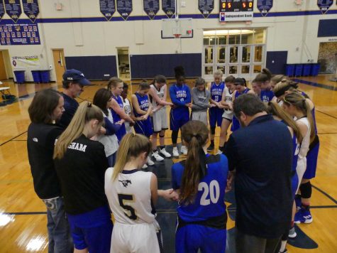 After a tough match against Dallas Thunder, the teams come together to pray.