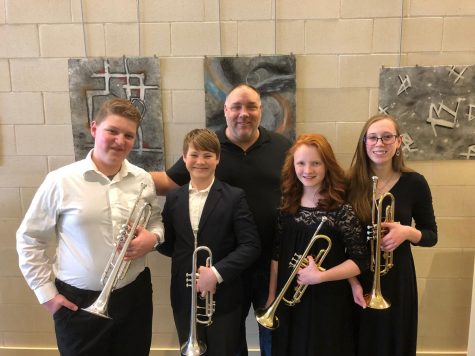 Middle school band members at the clinic posing with director Ken Snow.