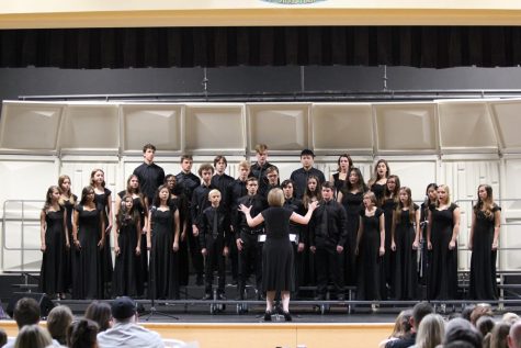 Upper School Choir singing directed by Amy Jordan.