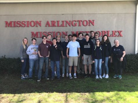 The group gathers for a picture outside of Mission Arlington before heading home on Thursday.