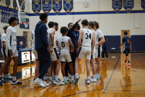 Rey breaks the huddle