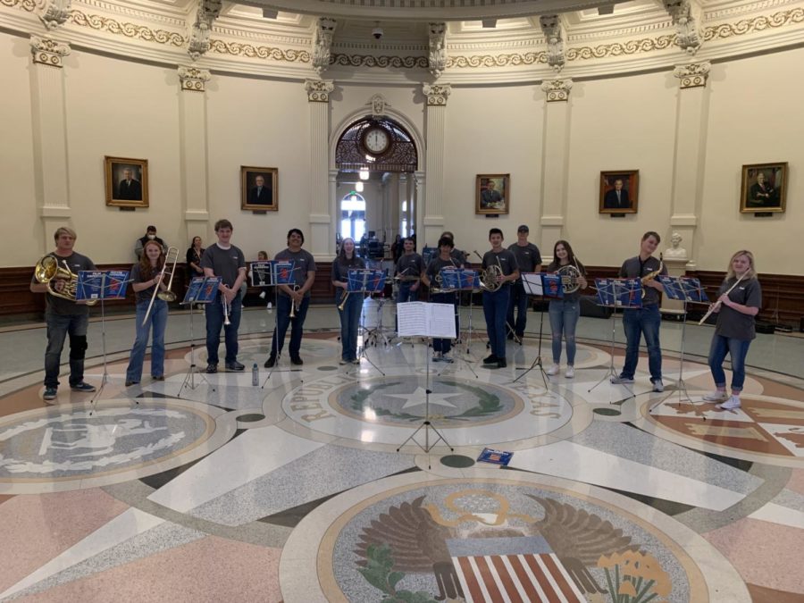 The+Jazz+Band+Poses+for+a+photo+in+the+Texas+States+Capitol