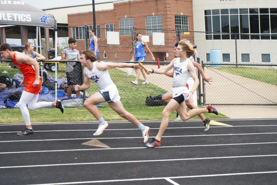 Senior Sutton Mayberry catches handoff from Senior Maddox Pederson