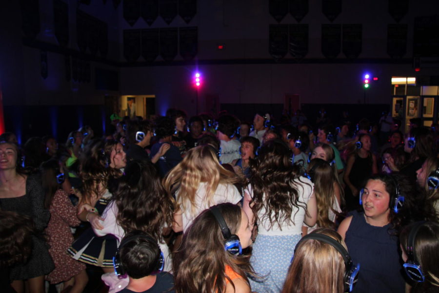 Middle Schoolers dance the night away.
