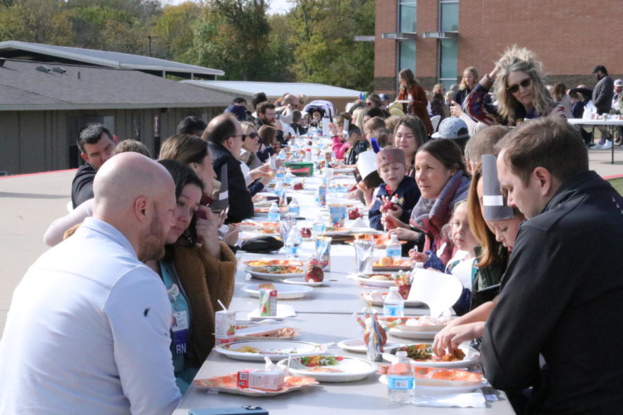 Kindergarten families enjoy the Thanksgiving feast.