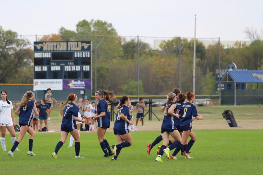 The+Mustangs+celebration+after+scoring.+