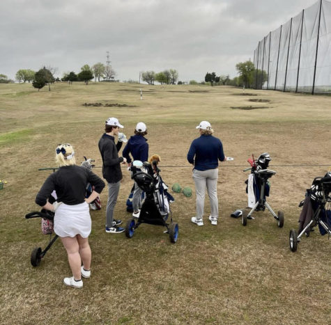 MCA golf team warming up before their rounds.