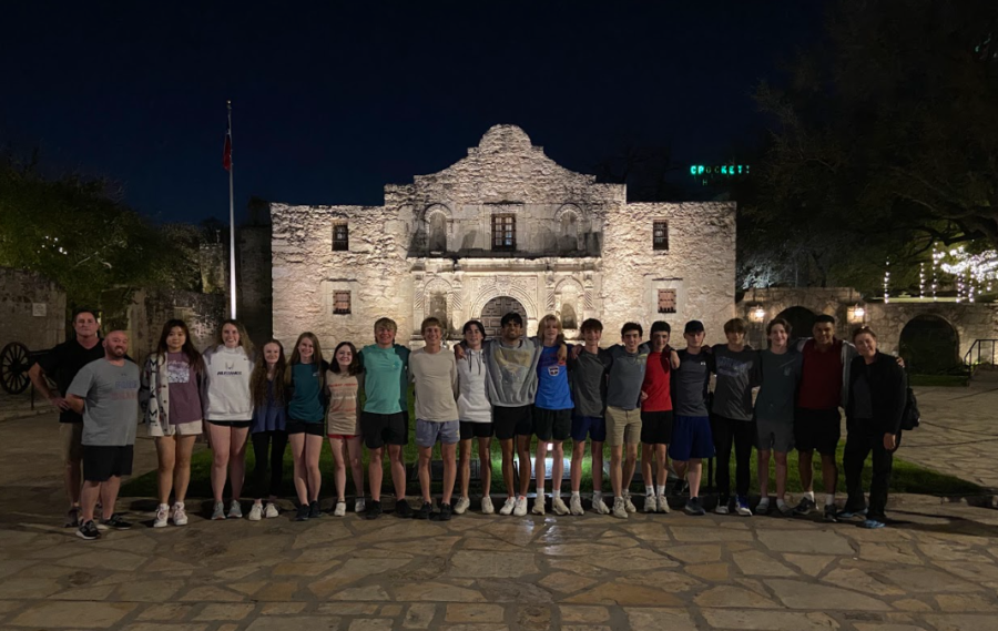 Students take a trip to visit the Alamo.