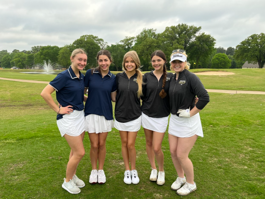 The varsity girls golf team poses for a picture.