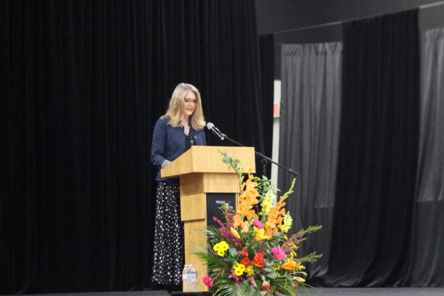 Upper School Principal Laura Smith opens the ceremony with prayer.