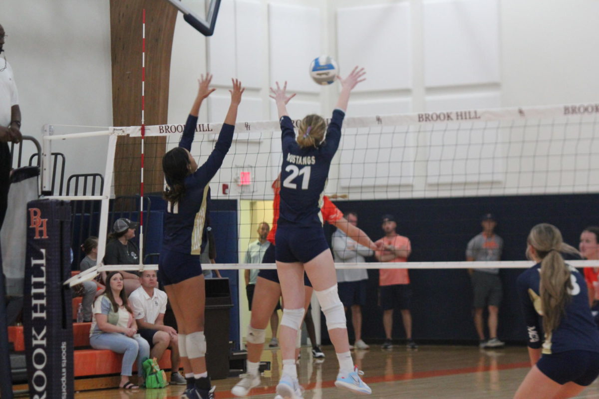 Senior Kaylin Starling and Junior Bren Williams work together to block the ball.