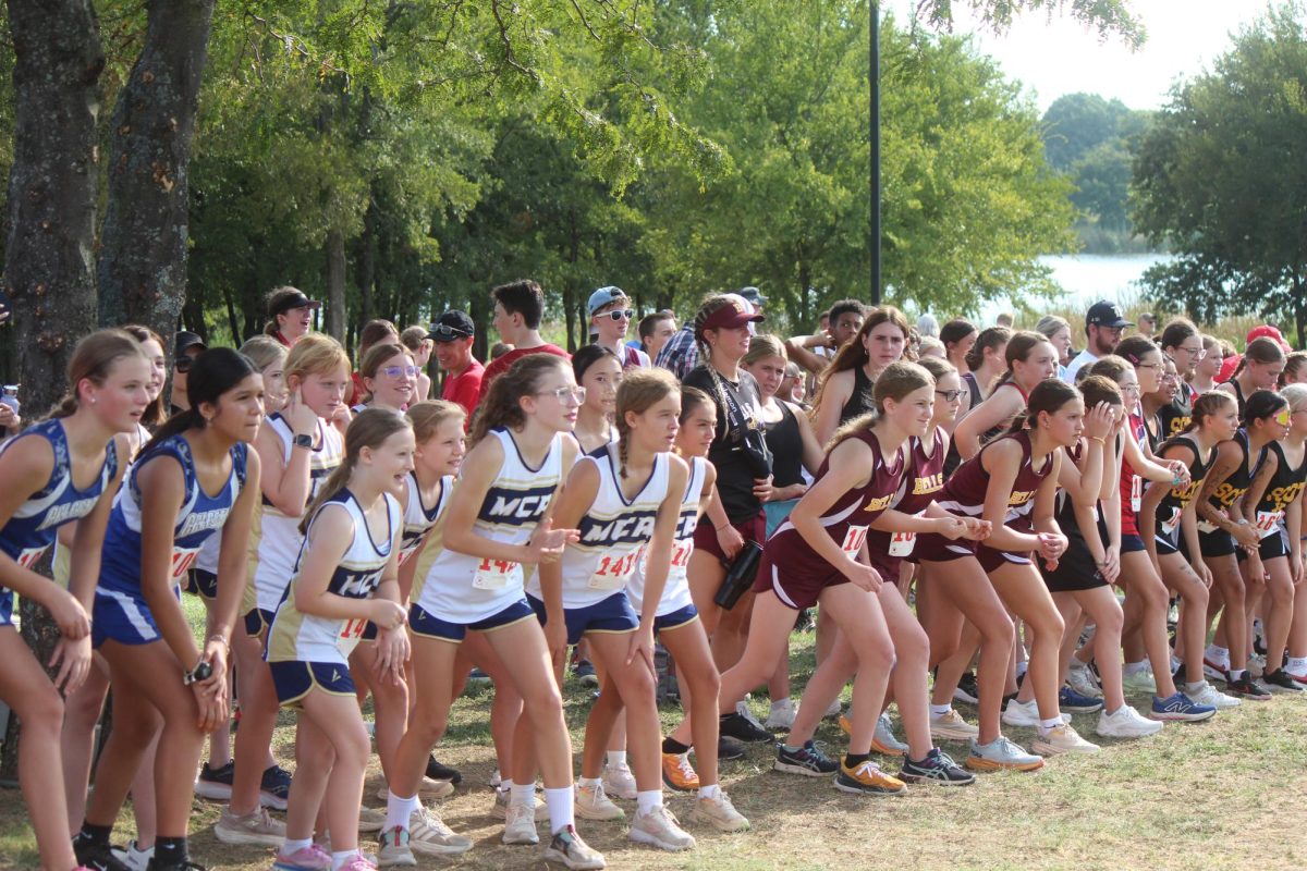 All runners lineup for the start of the race. 