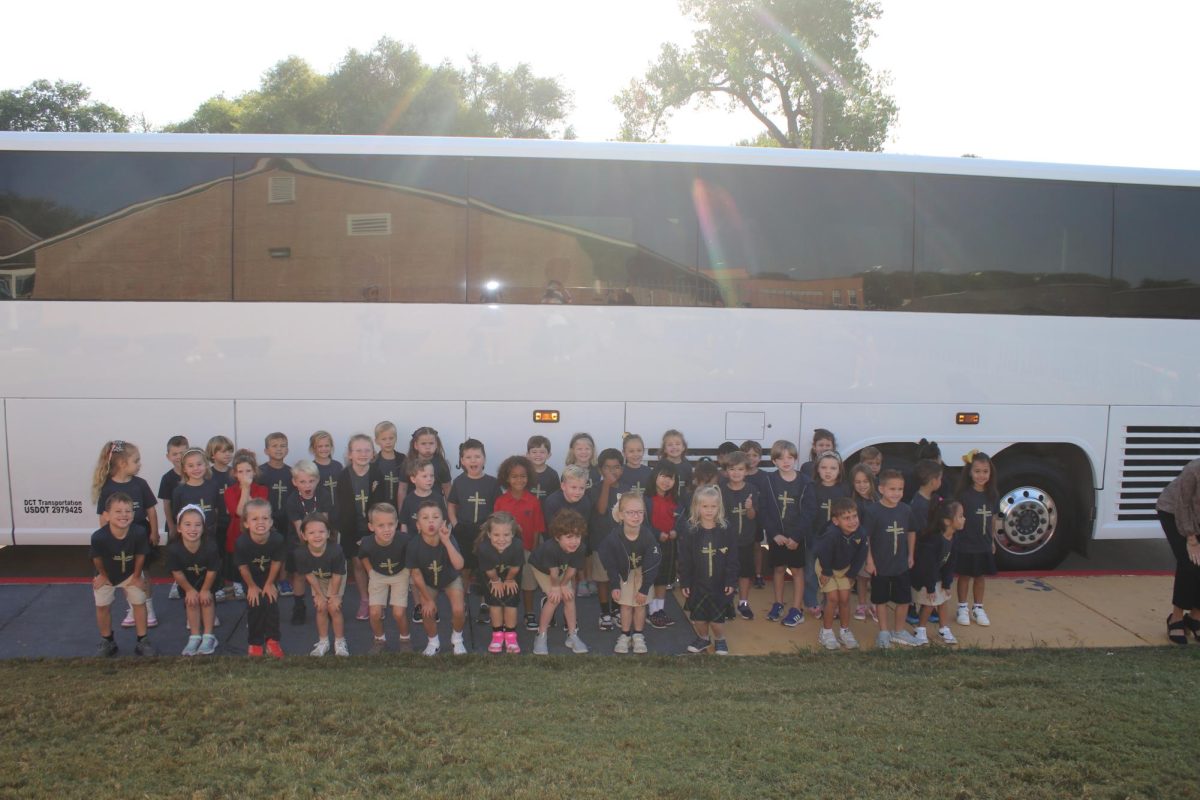 All of Kindergarten outside the bus taking a group photo