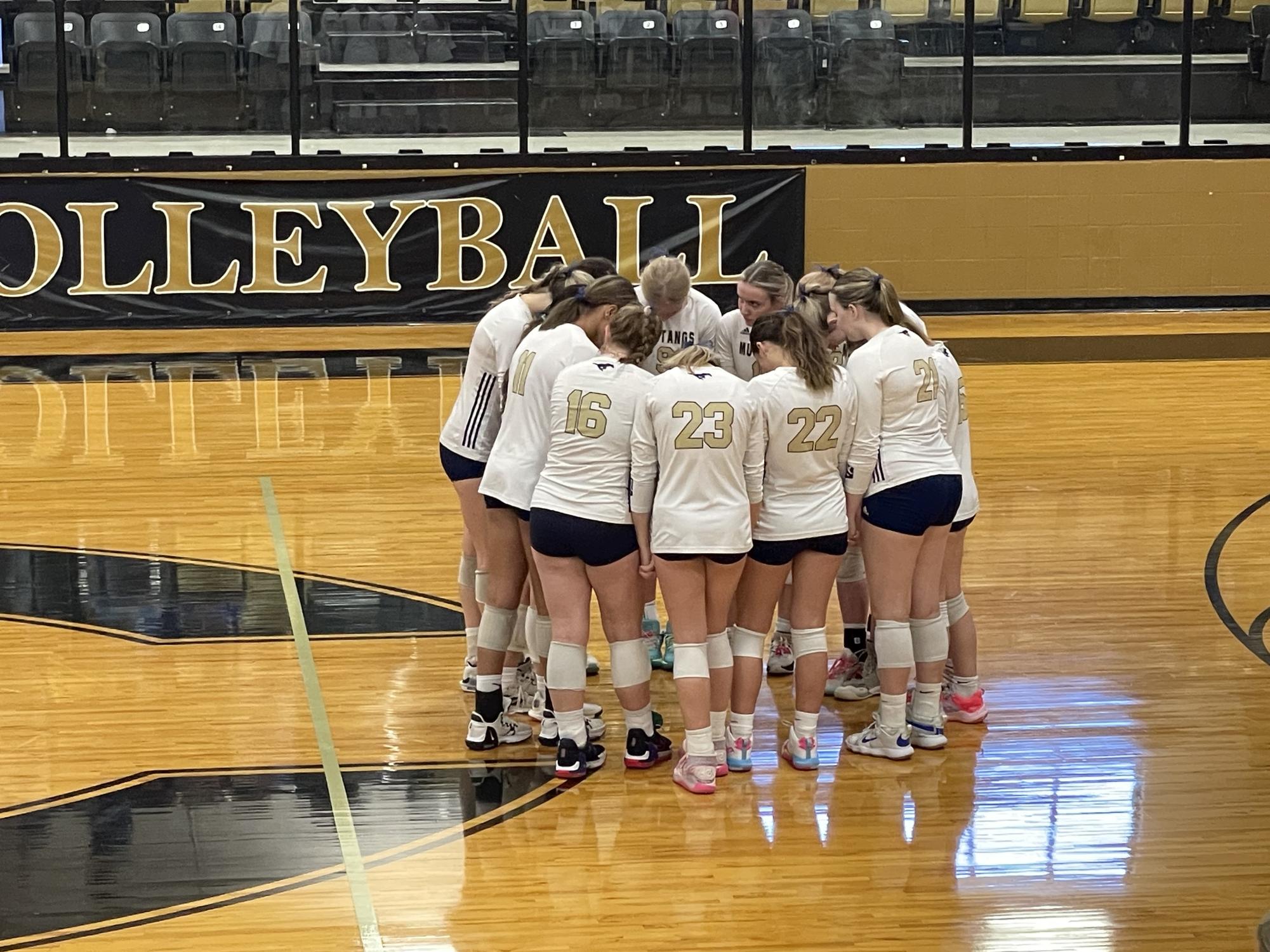 Varsity Volleyball Falls Short in 5 Sets