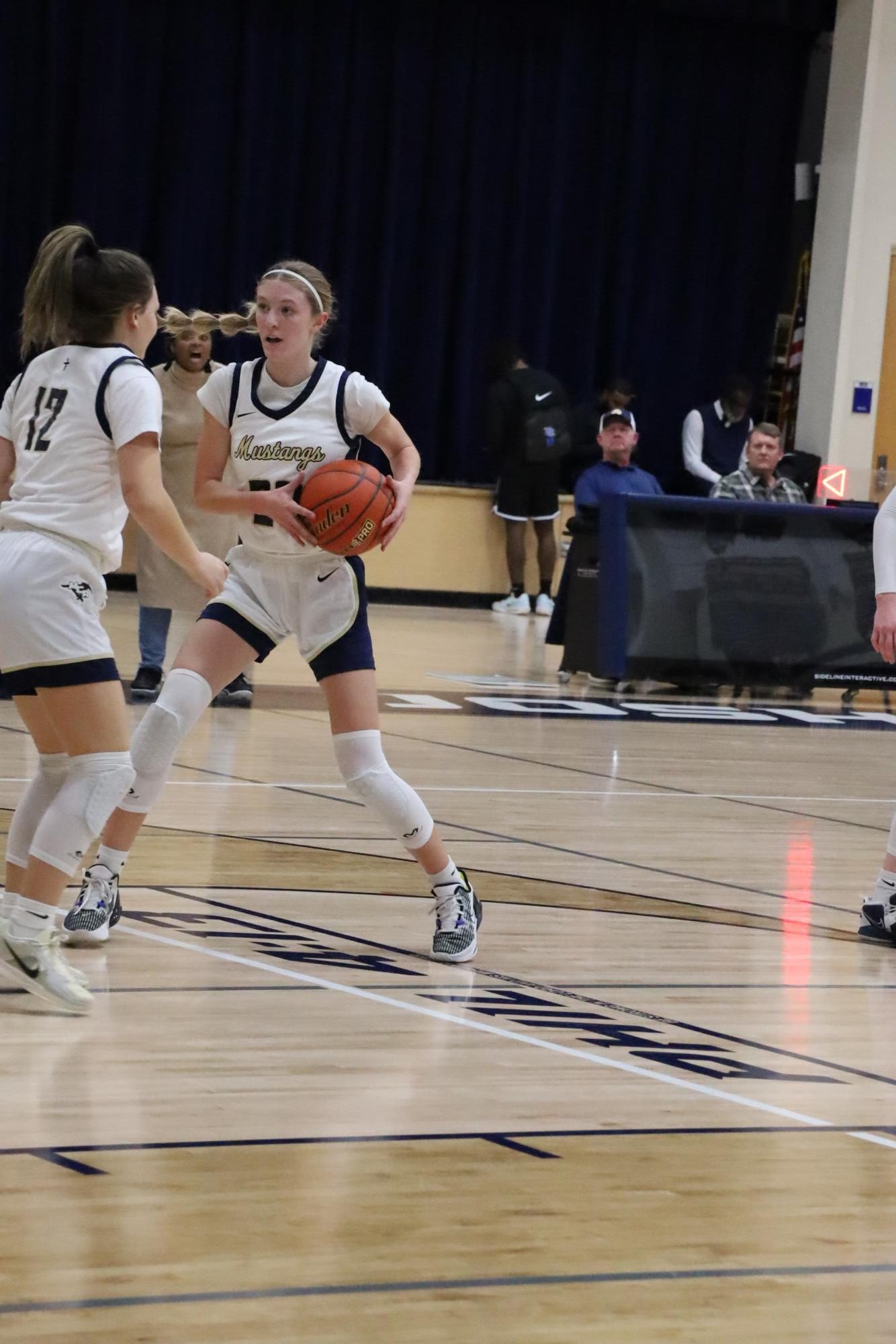 Girls Basketball faces off against Dallas Christian