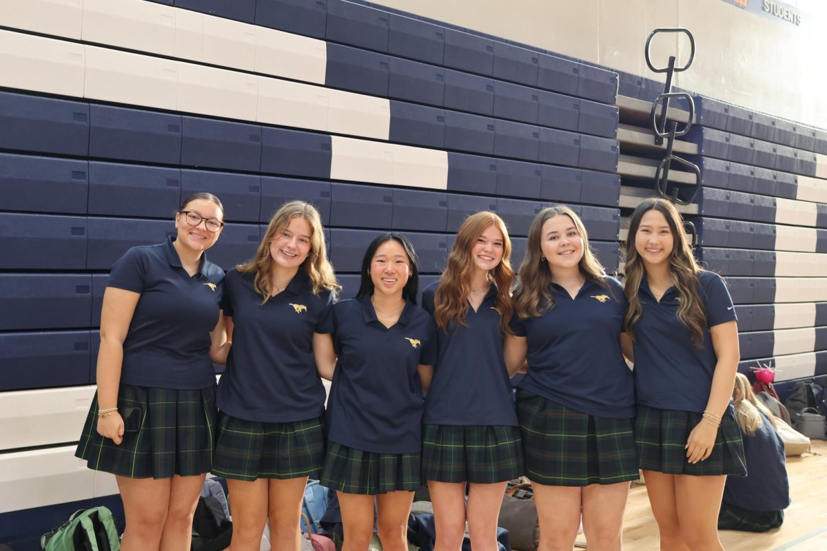Junior girls take a picture.