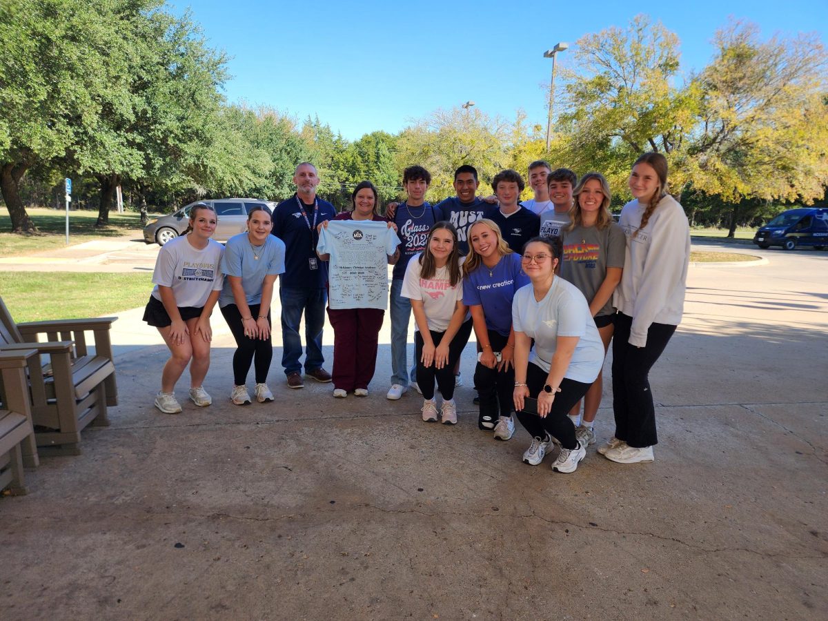 All students pose for photo.