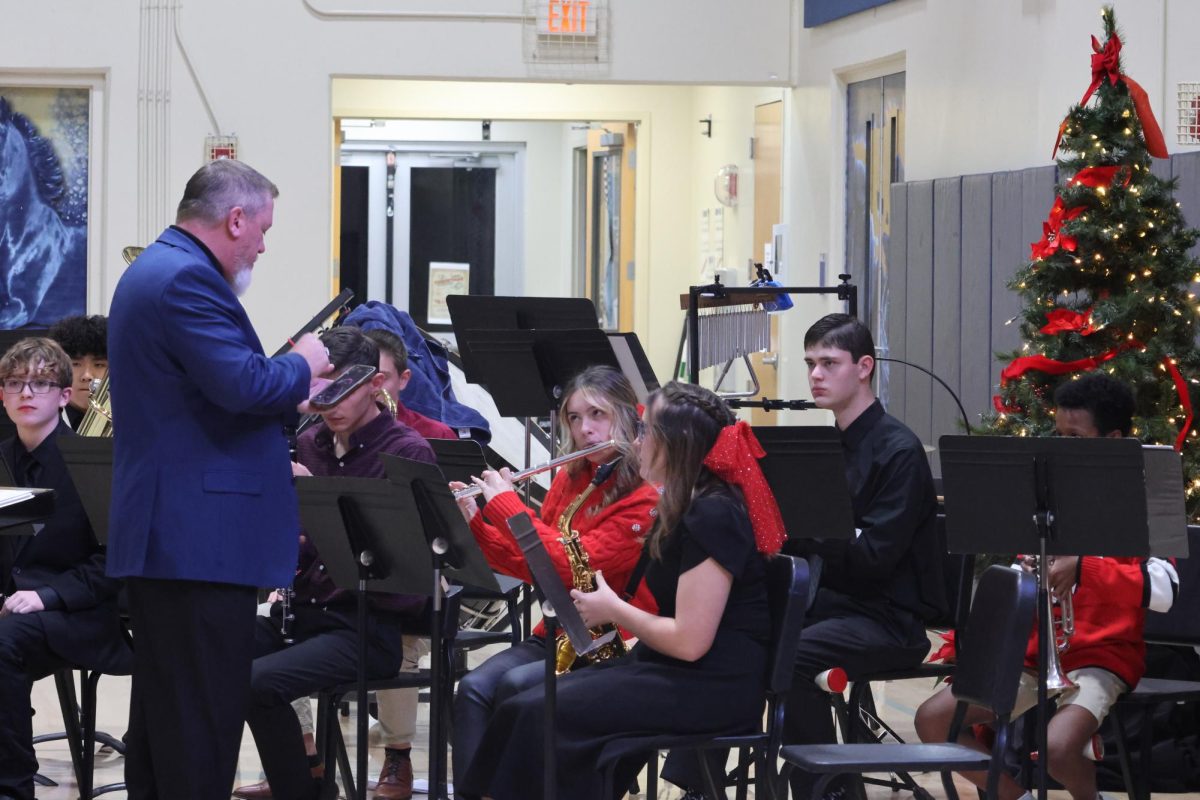 Band preforms during Christmas Concert