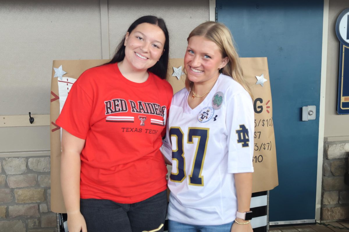 Seniors pose for picture.