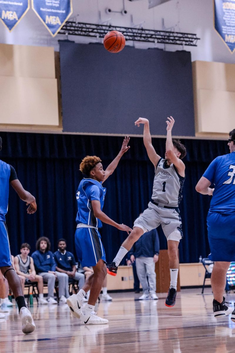 Senior, Jaydan Vicknair, drains the shot