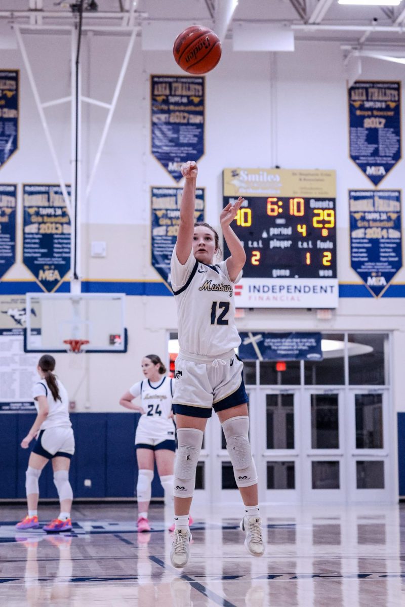 Kamryn Firth shoots a free throw. 