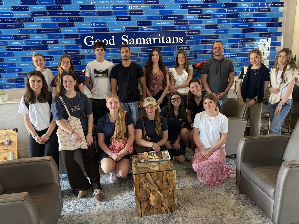 Students smile altogether after serving. 