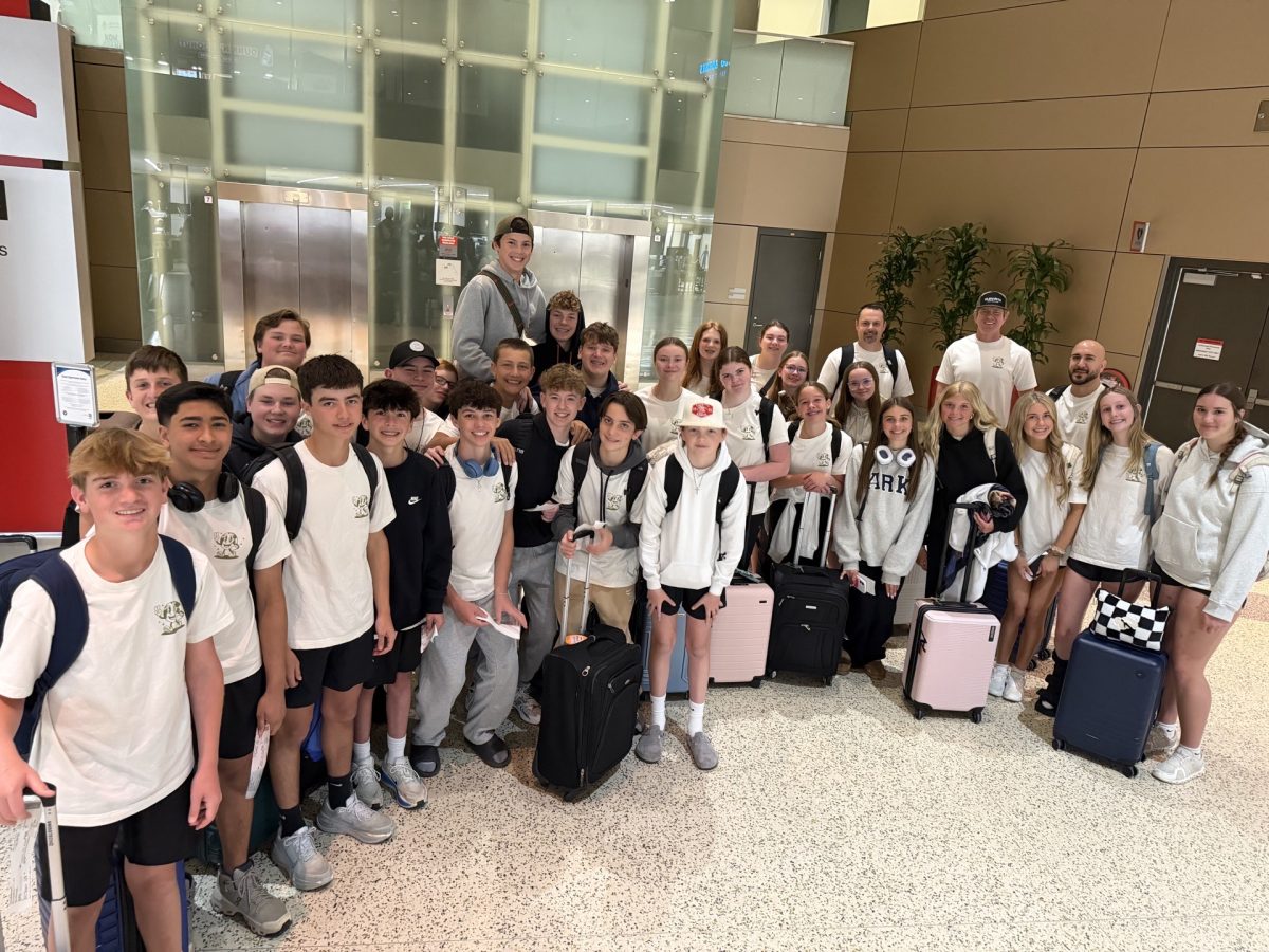 8th grade students take a picture in the airport.