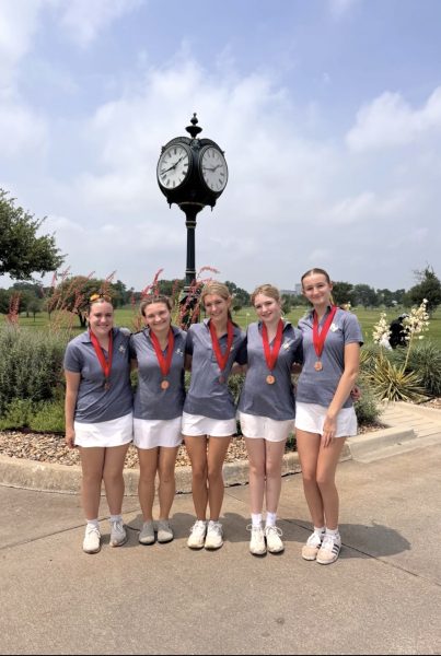 MCA Girls Golf team posing after qualifying