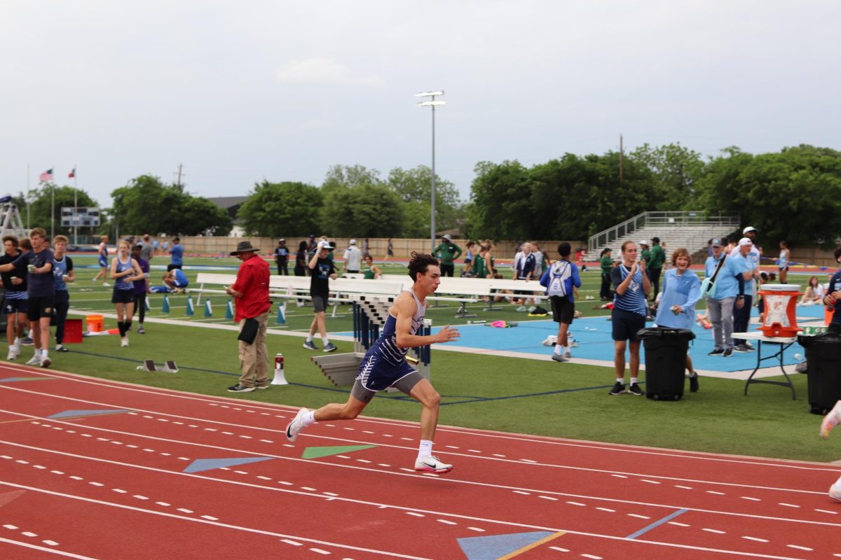Sophomore Dusty Thibodeaux runs steadily across the track. 