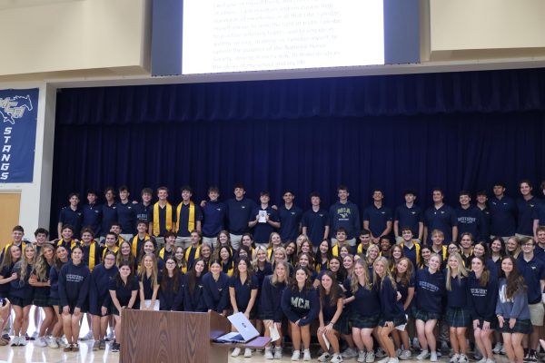 All NHS members pose for a picture.