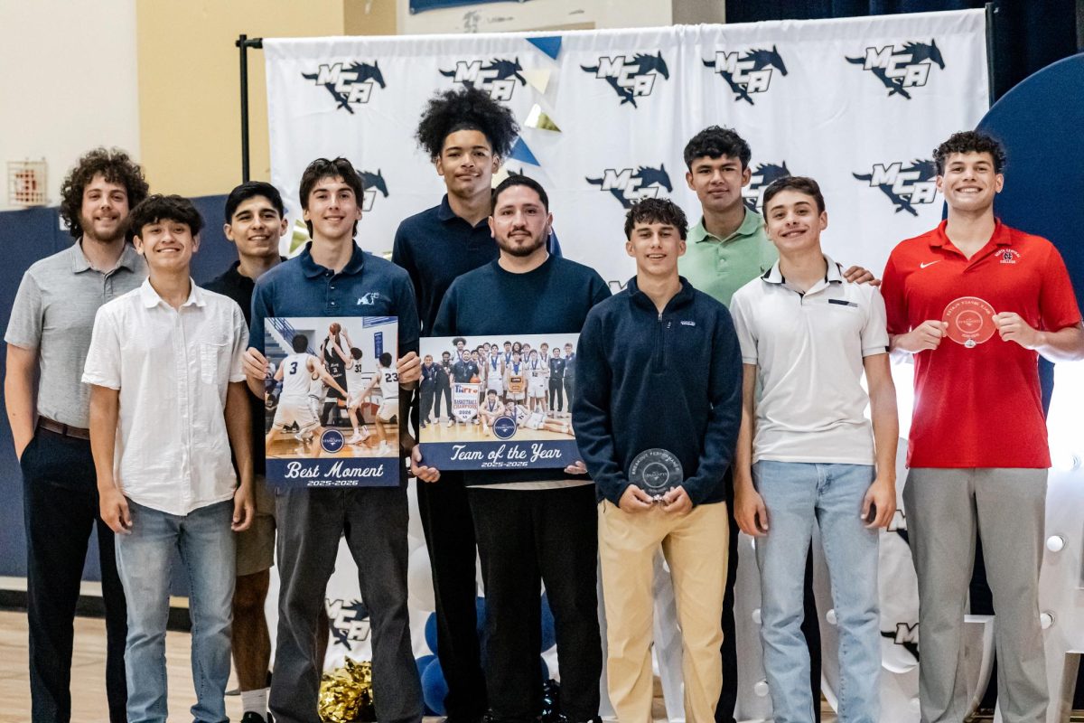 Boys Basketball team receiving award.