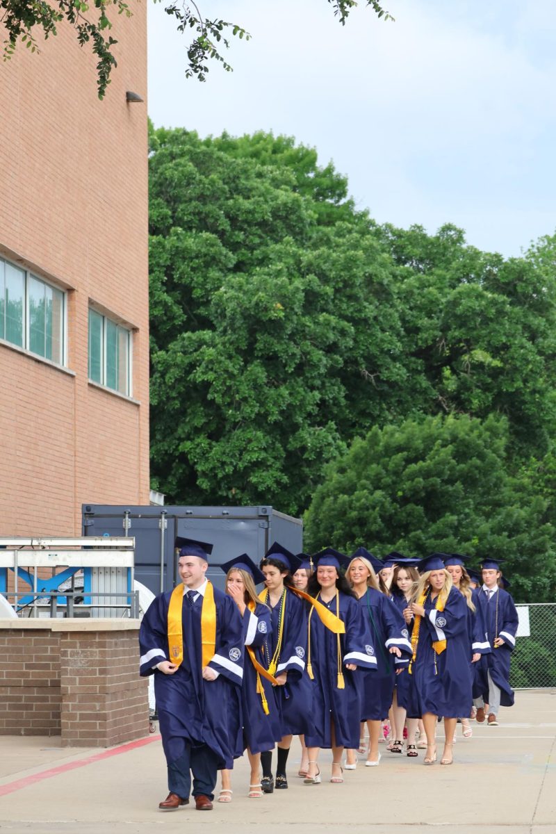 Seniors Take Final Walk Around Campus