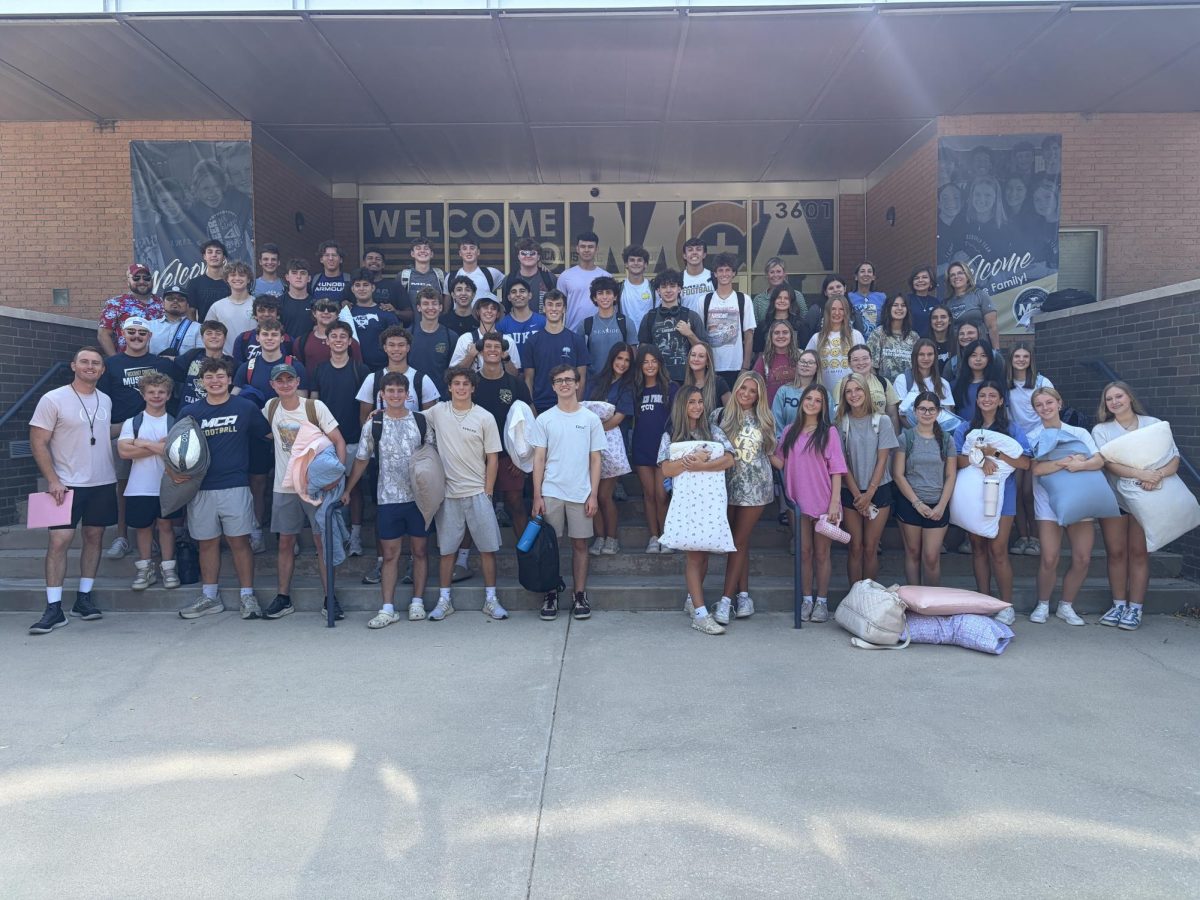 Seniors get ready to leave for Senior Retreat 2027